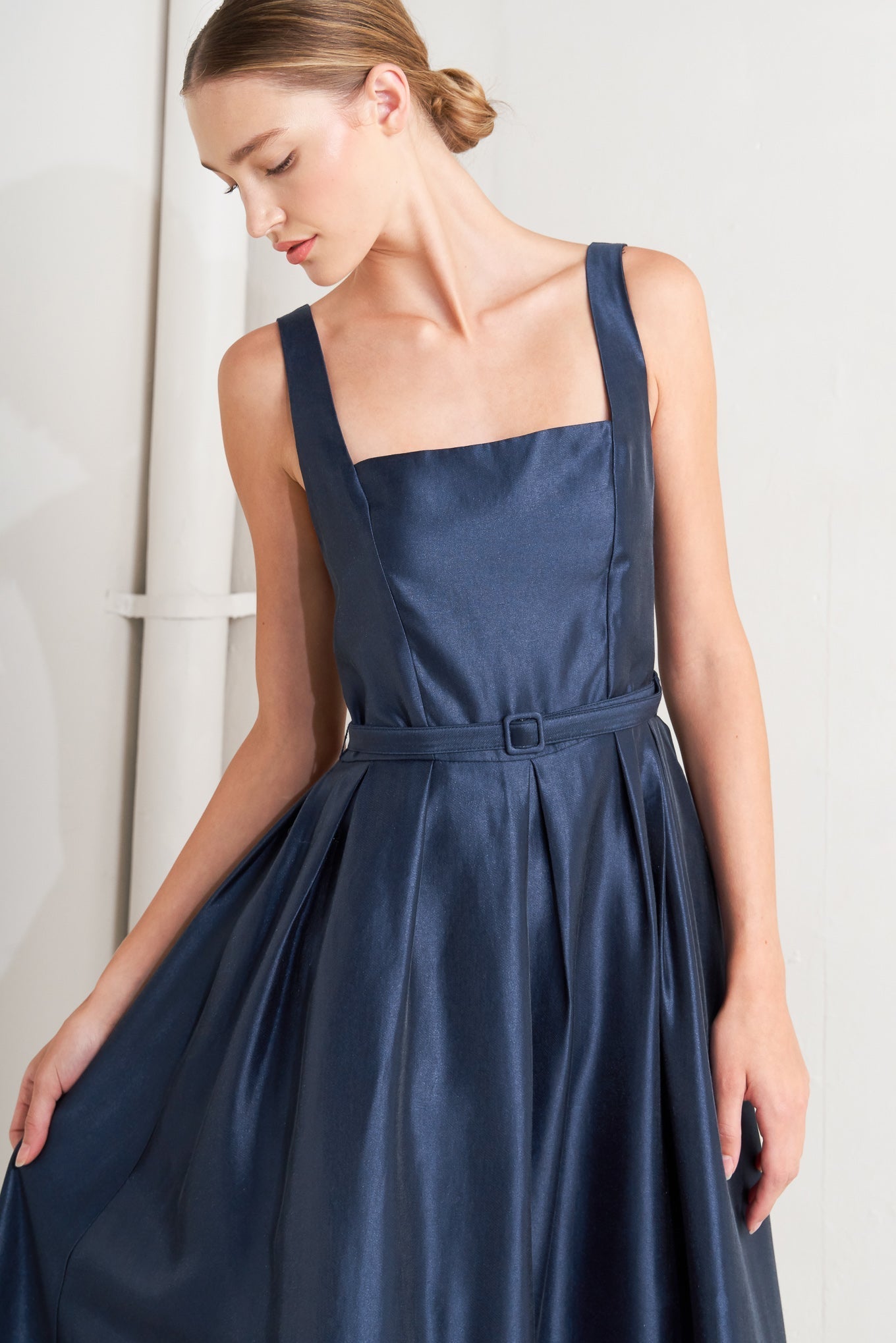 FEMME SILHOUETTE NAVY MIDI DRESS - FINAL SALE