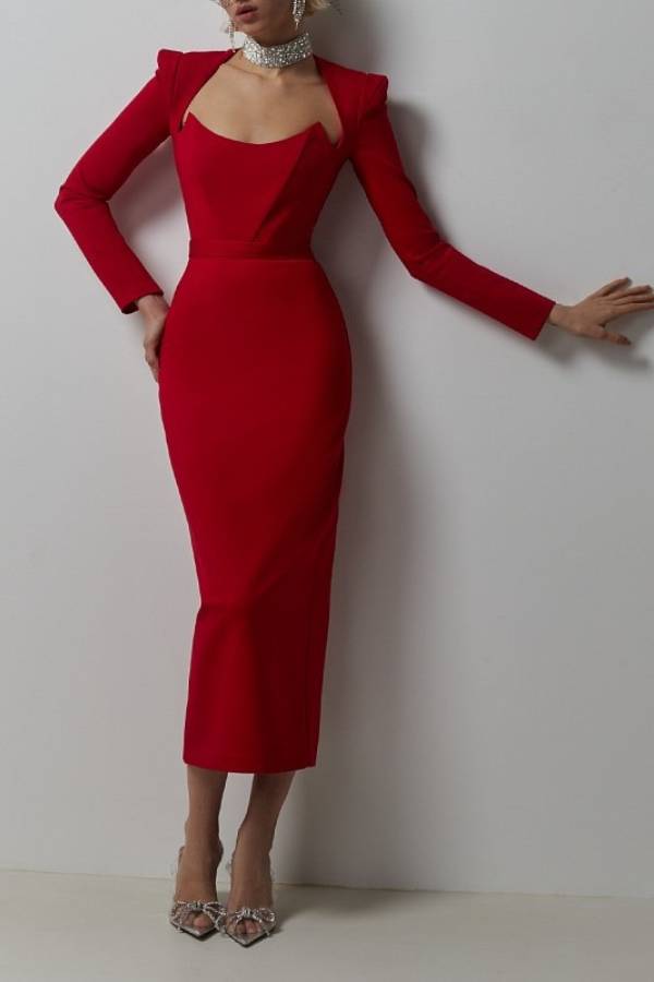 Hollowed-out. form-fitting evening dress